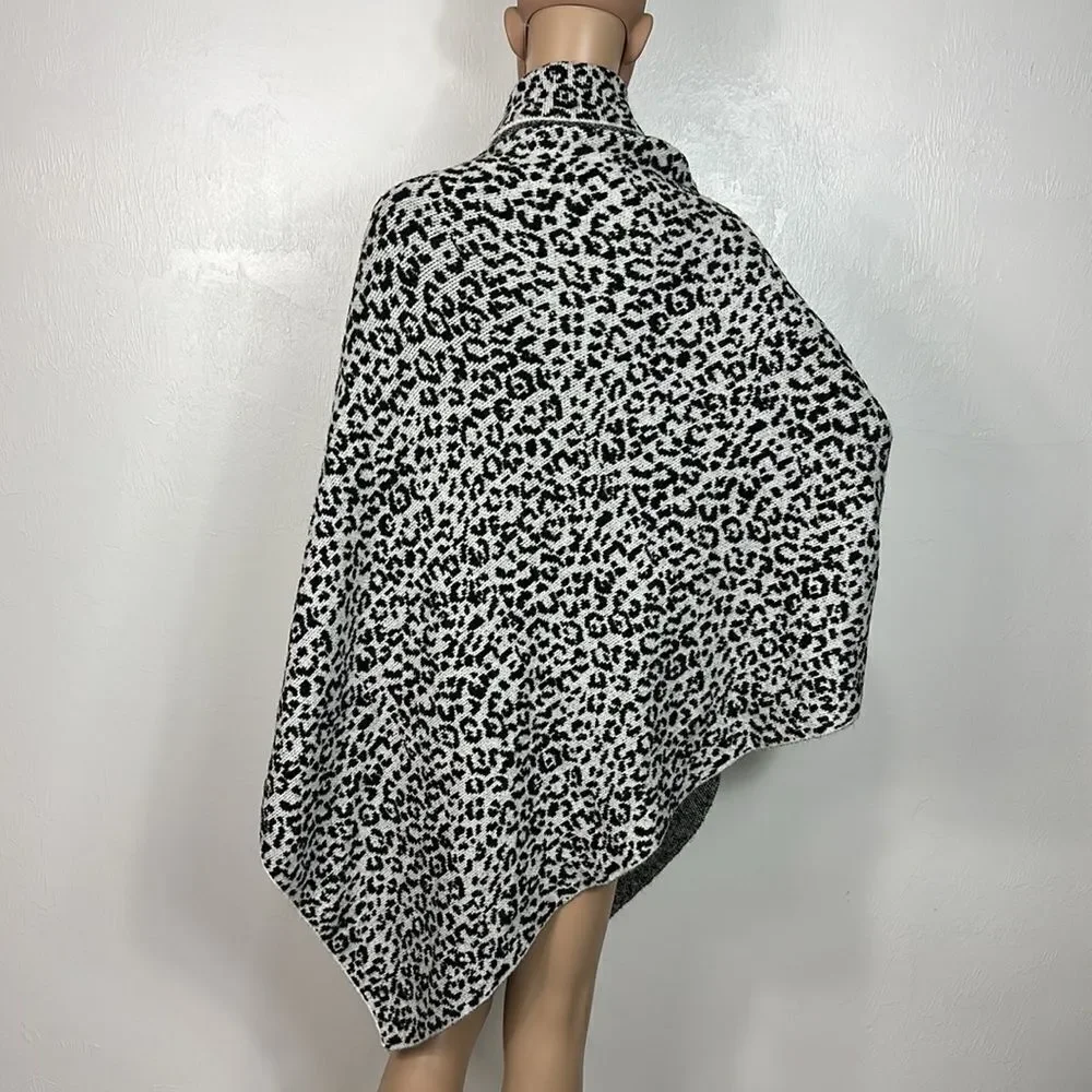Ann Taylor Leopard Print Turtleneck Relaxed Fit Poncho Size M/L